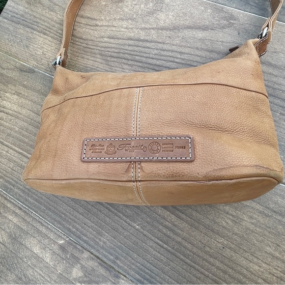 Fossil Brown Leather Purse With Outside Cell Phone Pocket - Picture 5 of 10